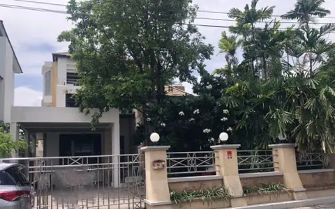 ให้เช่าบ้านเดี่ยวขนาดใหญ่ 3 ชั้น พึ่ง Renovate ใหม่  700 ตร.ม 6 นอน 6 น้ำ แอร์ฯ เฟอร์ฯบางส่วน เช่า 70,000 บาท/เดือน ถนนพระราม9