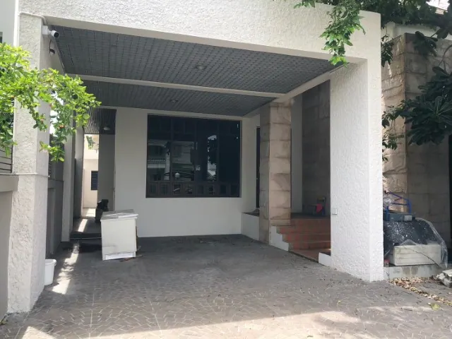ให้เช่าบ้านเดี่ยวขนาดใหญ่ 3 ชั้น พึ่ง Renovate ใหม่  700 ตร.ม 6 นอน 6 น้ำ แอร์ฯ เฟอร์ฯบางส่วน เช่า 70,000 บาท/เดือน ถนนพระราม9
