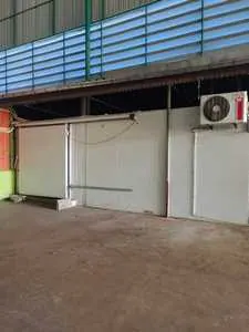 โรงงานโกดัง มีห้องเย็น ขนาด 2 ไร่  2000 ตรม จังหวัด นครปฐม ไฟ3เฟส มีบ้านพักคนงาน