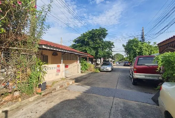 ขายด่วนทาวน์เฮ้าส์เคหะรามคำแหง 2 ห้องนอน 1 ห้องน้ำ พร้อมคนเช่า