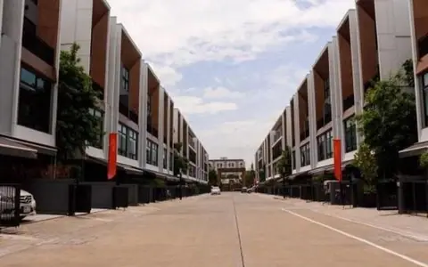 ให้เช่าทาวน์โฮม3.5ชั้น Arden Pattanakarn soi20 ใกล้ทางด่วนพัฒนาการ หลังมุม เหมาะทำโฮมออฟฟิศใช้ที่อยู่จดทะเบียนได้ รหัส MK108