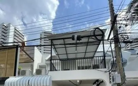 ให้เช่าทาวน์เฮ้าส์ 2 ชั้น หมู่บ้านพร้อมมิตร วิลล่า ซ.สุขุมวิท 49/1 เหมาะอยู่อาศัย ใกล้BTS