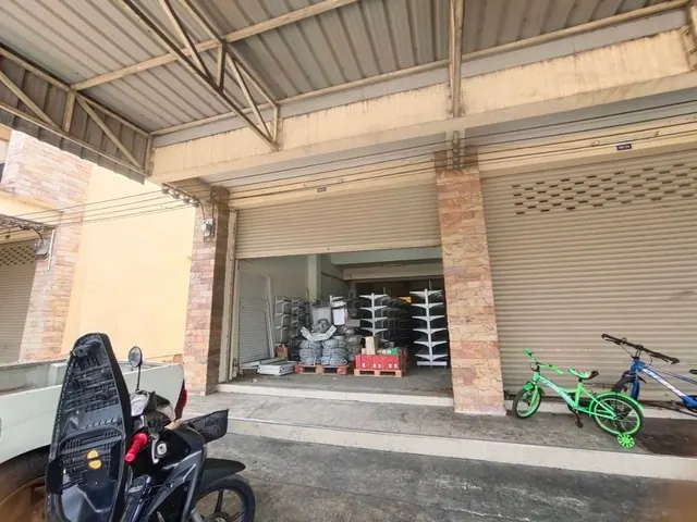 ขายอาคารพาณิชย์ 4 ชั้น 2 คูหา ใกล้แหล่งชุมชน บางกรวย นนทบุรีทำเลดี