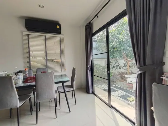 92224 - ขายบ้านแฝดหมู่บ้านกรีนเนอร์รี่ ทิวา ปิ่นเกล้า-สาย5สิ่งแวดล้อมดี เดินทางสะดวก อยู่ใกล้ตลาดน้ำดอนหวาย ใกล้ถนนเส้นบรมราชชนนีเพียง 1 กม
