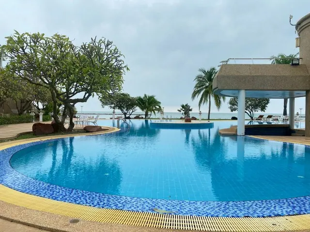 ขายรอยัลบีช คอนโด หาดเจ้าสําราญ (Condo for sale Royal Beach Condominium Hadchaosamran Beach)