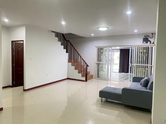 ให้เช่าทาวน์เฮาส์ 2 ชั้น  ตรงข้าม แกรนด์ เพลส รีสอร์ท  (ใกล้ร้านอาหารฟาโรห์เฮาส์)