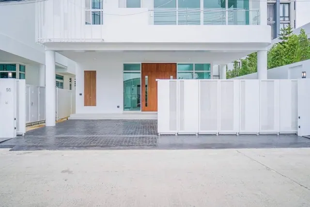 บ้านใหม่สุดหรู พร้อมลิฟต์ ขนาด 520 ตรม. @ พระราม 9 ติด The Nine ใกล้ รพ.สมิติเวช เพียง 3 km