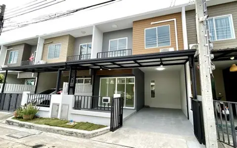 ทาวน์โฮม ใหม่พร้อมอยู่ ใกล้ห้างแฟชั่น เดอะคัลเลอร์ส วงแหวน-รามอินทรา ถ.รามอินทรา ถ.หทัยราษฎร์ ซอยสุเหล่าคลองหนึ่ง เขตคลองสามวา