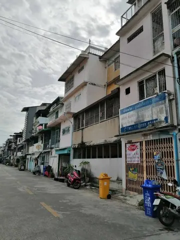 ขายตึกแถว 4 ชั้น หมู่บ้านเพชรไผ่เงิน สาธุประดิษฐ์ 20 ที่ดิน 11.4 ตร.ว.