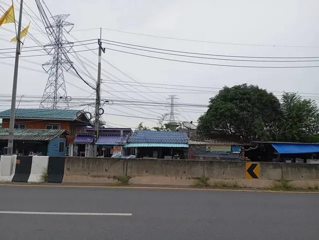 ที่ดินพร้อมสิ่งปลูกสร้าง ติดถนน 4 เลน ถนนบางปะอินสายใน ราคาไม่ถึงล้าน น้ำท่วมไม่ถึงบ้าน ทำเลสามารถเปิดร้านเล็กๆได้