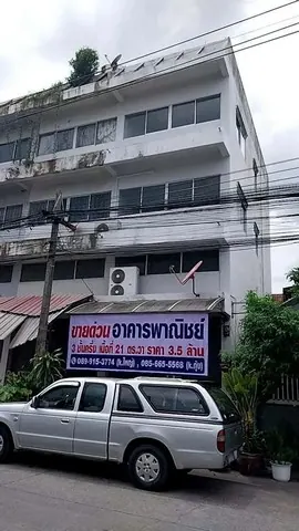 ขายด่วน อาคารพาณิชย์ 3 ชั้นครึ่ง ทำเลดี ใกล้สำนักงานที่ดินประเวศ