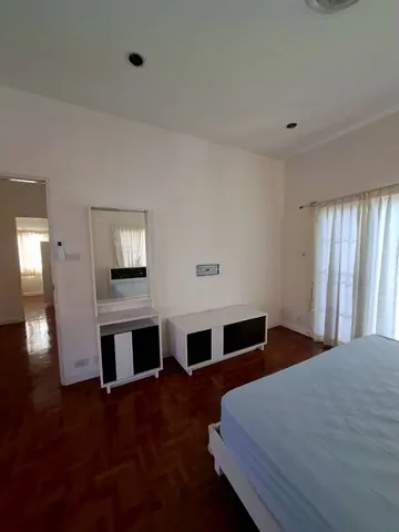 บ้านเช่า 3 นอน 2 น้ำ พร้อมห้องทำงาน ใกล้พรอมเมนาดา วารี และ Unity เพียง 16,000 บาท