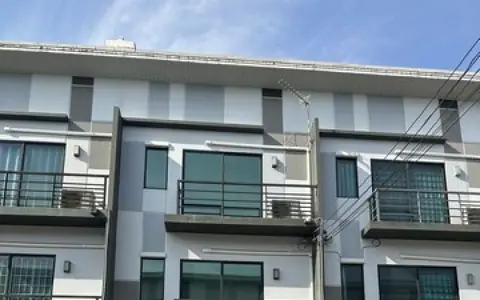 ให้เช่าทาวน์โฮม 3 ชั้น ม.บ้านกลางเมือง สุขสวัสดิ์ ใกล้สะพานภูมิพล