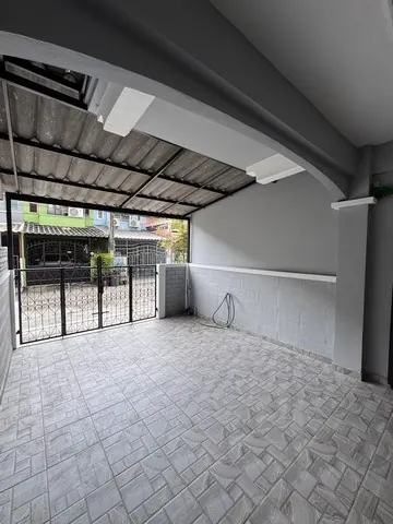 ให้เช่าทาวน์เฮ้าส์ 2 ชั้น ม.สุขสันต์ 2 บ้าน Renovate ใหม่ พร้อมอยู่