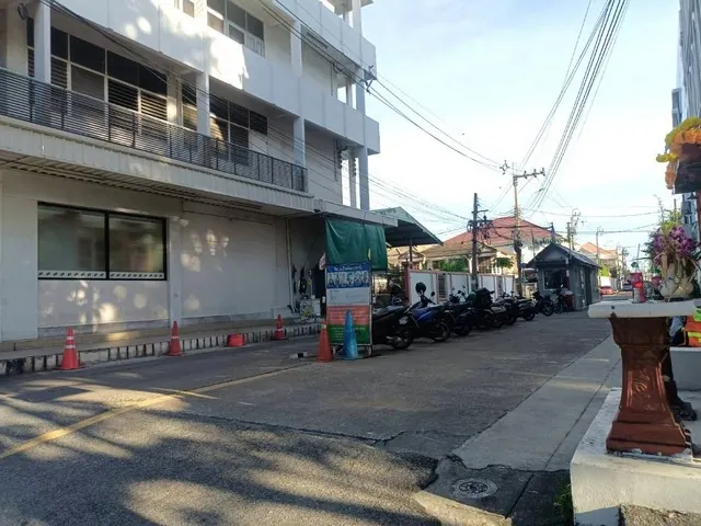 ขายทาวน์เฮ้าส์หลังมุม สินพัฒนาธานี 28.5 ตร.ว. 4 นอน ใจกลางเมืองจตุจักร ถ.เทศบาลสงเคราะห์