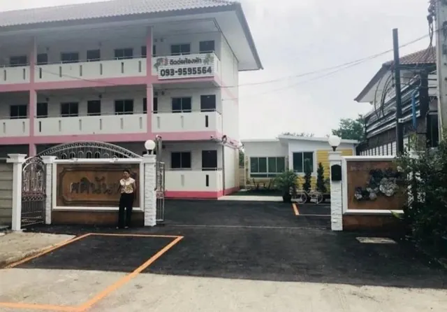 ขายหอพัก 3ชั้น ผู้เช่าเต็มทุกห้อง ถนนบ้านกล้วยไทรน้อย นนทบุรี ปรับปรุงใหม่ มีแบบห้องแอร์ เฟอร์ครบ