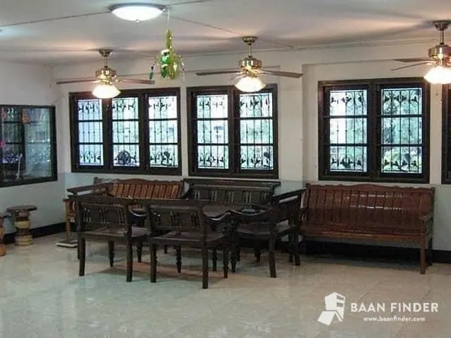 ขายอพาร์ทเมนท์ และ พร้อมที่ดินใจกลางเมืองเชียงใหม่ 8 ชั้น แยกแอร์พอร์ต