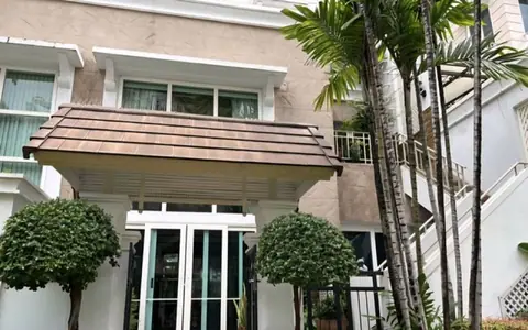 ขายทาวน์เฮ้าส์ 4 ชั้น หมู่บ้านลดาวัลย์ ณ เจ้าพระยา ระดับ High-end ติดแม่น้ำเจ้าพระยา บนทำเลศักยภาพถนนเจริญกรุง