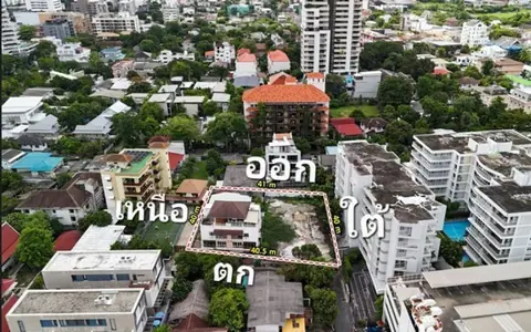 ขายด่วนที่ดินเอกมัย 8 เนื้อที่ 126 ตร.ว ผังสีน้ำตาล ย.๑๐-๘ ใกล้ถนนเอกมัยเพียง 130 ม. สภาพแวดล้อมดีเยี่ยม เหมาะพัฒนาโครงการหรือบ้านส่วนตัว