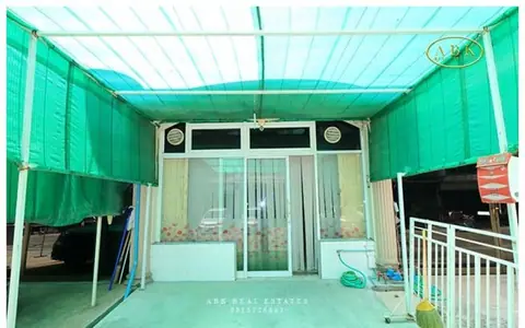 ขายด่วนมาก อาคารพาณิชย์ 4.5 ชั้น ซอย เยาวพา 7 ล้านบาท