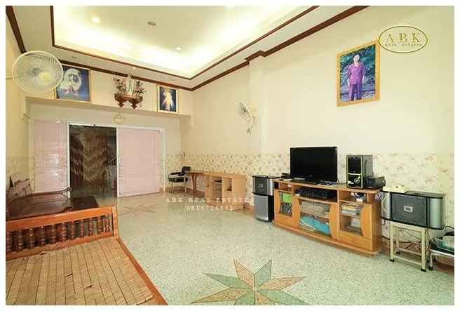 ขายด่วนมาก อาคารพาณิชย์ 4.5 ชั้น ซอย เยาวพา 7 ล้านบาท