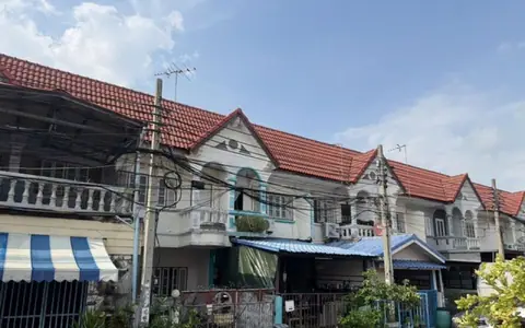 ทาวน์เฮาส์กล่อมพิรุณ 2ชั้น บ้านอยู่ตรงข้ามลานอเนกประสงค์  ทำเลดี ราคาโดน
