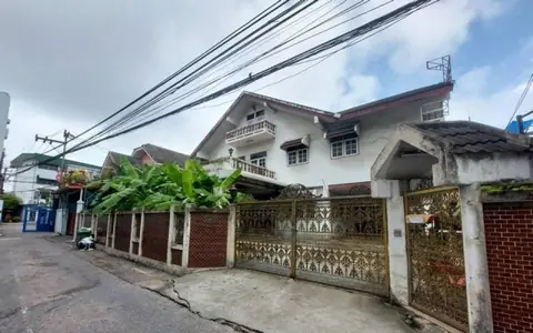 บ้านเดี่ยวขนาดใหญ่ อยู่ใกล้แหล่งชุมชน ซอยสาธุประดิษฐ์48
