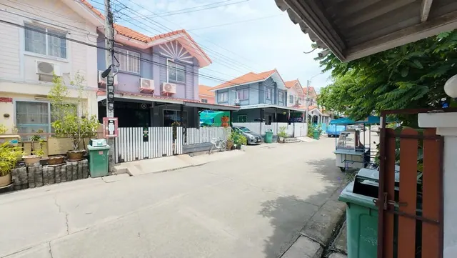 บ้านแฝดพฤกษา34/2 ราคาสุดคุ้ม อยู่ในแหล่งชุมชม เพื่อนบ้านเป็นมิตร สังคมดี เดินทางเข้าออกสะดวก