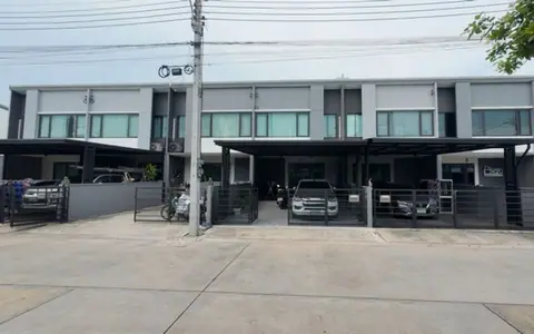 ใกล้รถไฟฟ้าสายสีชมพู พร้อมทางด่วนฉลองรัช พลีโน่ รามอินทรา จตุโชติ ทาวน์เฮาส์ 3 นอน 2 น้ำ หน้ากว้าง 5.2 เมตร  สามารถจอดรถได้ 2 คัน
