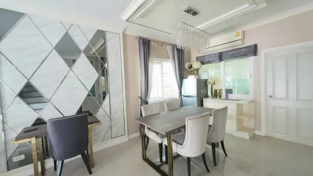 ทาวน์เฮาส์2ชั้น พร้อมเฟอร์จัดเต็ม โกลเด้นทาวน์2 นวมินทร์42