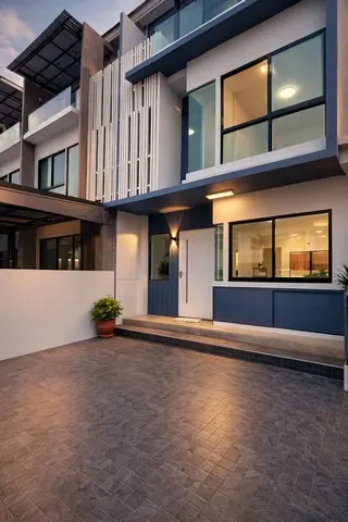 ทาวน์โฮม3 ชั้น บ้านใหม่ รีโนเวทใหม่ทั้งหลัง ราคาดีสุดในโครงการ
