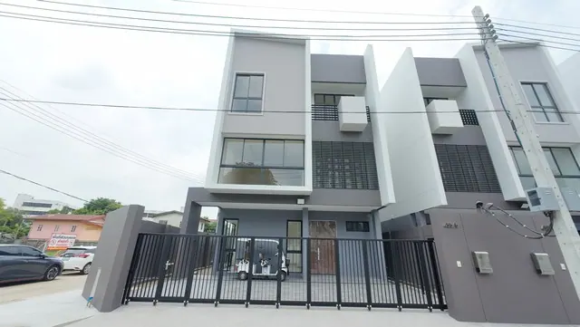 บ้านเดี่ยว Feel Town Lat Phara101  บ้านสวยทำเลดี ใส่ใจทุกรายละเอียด