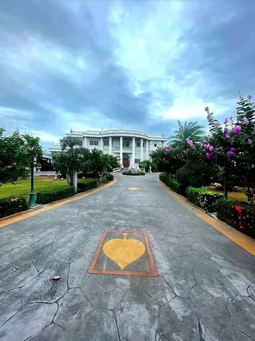 ขายที่ดิน พร้อมคฤหาสน์หรู  2 ไร่ 3 งาน 31 ตรว. ทำเลทอง ติดถนนสิริโสธร เมืองฉะเชิงเทรา พื้นที่ติดถนนทำธุรกิจได้