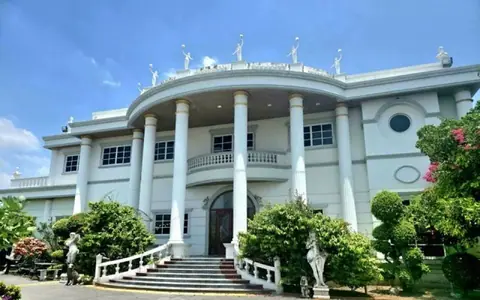 ขายบ้านหรู เมืองฉะเชิงเทรา พร้อมอยู่ พื้นที่ 2 ไร่ 3 งาน 31 ตรว. ติดถนนศิริโสธร ต.โสธร อ.เมืองฉะเชิงเทรา ทำเลใกล้โรบินสันฉะเชิงเทรา