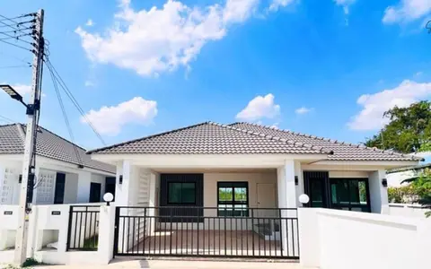 บ้านเดี่ยวชั้นเดียว สไตล์โมเดิร์น เรียบหรู อยู่สบาย  โครงการสุขสบาย วิลล์ จอหอ เนื้อที่ 57.1 ตร.วา ราคาดี