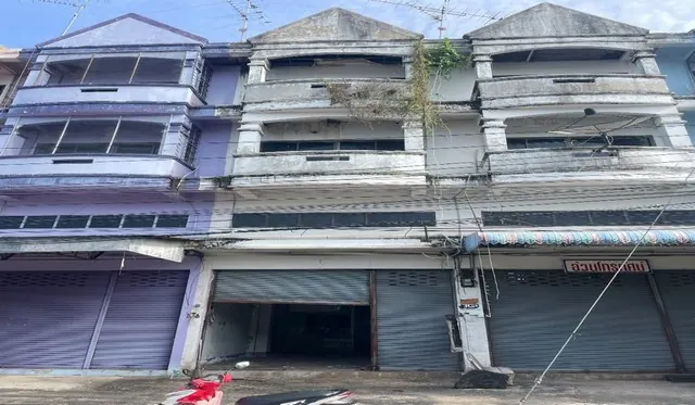 ขายด่วนอาคาร 3 ชั้น 1 หลัง เนื้อที่ 19 ตร.ว.  ต.บัวใหญ่ อ.บัวใหญ่ จ.นครราชสีมา