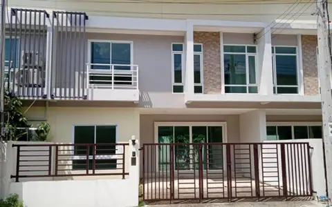 Townhome for Sale - Ready for Ownership Transfer Width : 8 meters Layout : 4 bedrooms , 3 bathrooms
