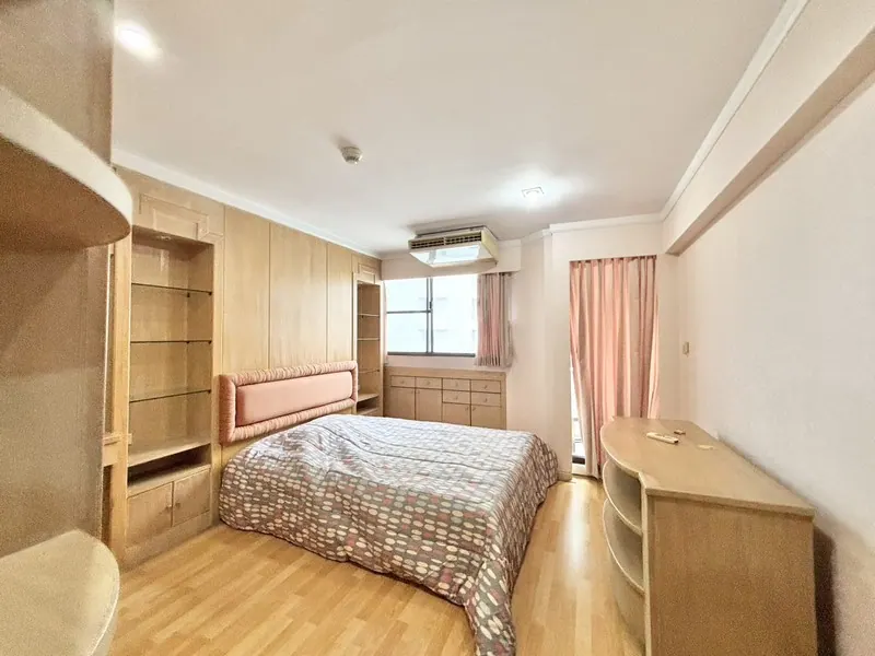 For Sale Supalai Place Sukhumvit 39 size 142 sqm 3bed 2bath 17th Floor Fully Furnished and closed to BTS Phrompong
