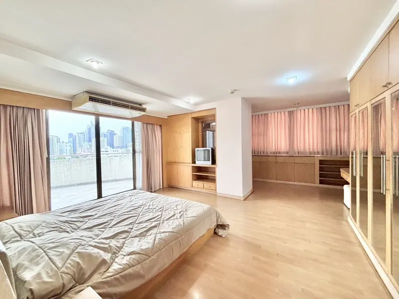 For Sale Supalai Place Sukhumvit 39 size 142 sqm 3bed 2bath 17th Floor Fully Furnished and closed to BTS Phrompong