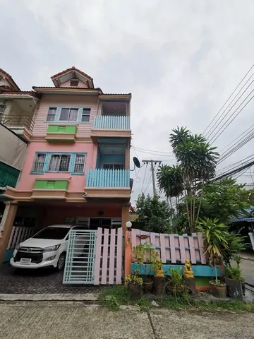 ขายทาวน์โฮม 3 ชั้น หลังมุม แยกปุณณวิถึ 45 ซอยสุขุมวิท 101 ถ.สุขุมวิท.แขวงบางจาก เขตพระโขนง กทม.
