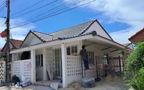 หมู่บ้านภูเก็ตวิลล่า3 ทาวน์โฮมรีโนเวทใหม่ 18.8วา 2ห้องนอน 1ห้องน้ำ ใกล้โลตัส โก เฟรช เจ้าฟ้า