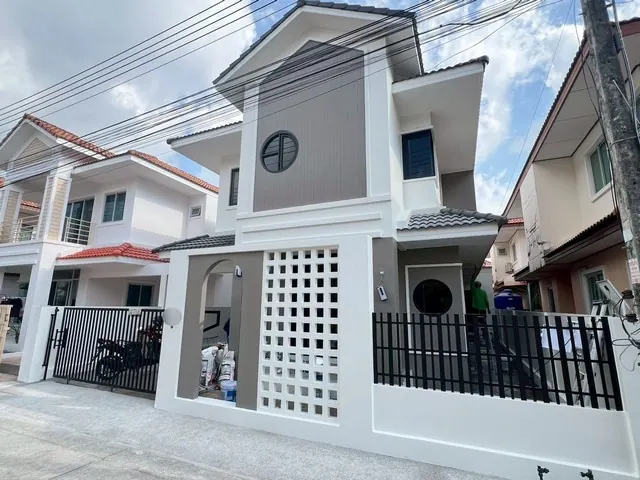 หมู่บ้านพนาสนธิ์เทพอนุสรณ์ภูเก็ต ทาวน์โฮมรีโนเวทใหม่ 38.5วา 4ห้องนอน 3ห้องน้ำ ใกล้วัดเทพนิมิตร