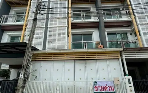 ขายด่วน ถูกที่สุด ทาวน์เฮ้าส์ 3ชั้น ม.ชวนชื่นโมดัส เซนโทร แจ้งวัฒนะ เนื้อที่ขนาด 20ตร.วา 3นอน 3น้ำ เดินทางสะดวก ใกล้เมืองทองธานี