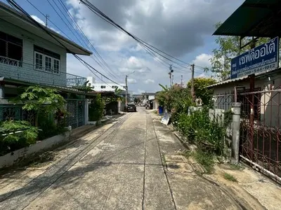 ขายด่วน บ้านเดี่ยว 2ชั้น ซอยเทศบาล 15 ถนนบางกรวย-ไทรน้อย เนื้อที่ 174 ตร.วา ขายตามสภาพ ทำเลดี เดินทางสะดวก ใกล้ MRT บางพลู