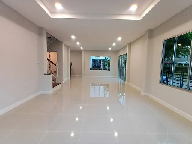 บ้านเดี่ยว รีโนเวท ตกแต่งใหม่ (หลังมุม) เนื้อที่ 54.1 ตร.ว.  พท. 181.85 ตร.ม.   3 นอน  2 น้ำ   2 ที่จอดรถ  รีโนเวทใหม่เหมือนมือหนึ่ง