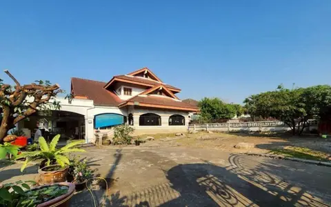 บ้านเดี่ยวนนทบุรี เนื้อที่ 240 ตรว. หน้ากว้าง 50 เมตร 6 ห้องนอน 4 ห้องน้ำ 3ห้องรับแขก 5 จอดรถ
