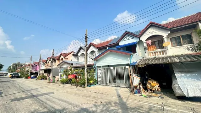 ขายทาวน์เฮ้าส์ 2 ชั้น หมู่บ้านจิตรัตนา บางบัวทอง - สุพรรณบุรี จ.นนทบุรี ราคาเบาๆ พร้อมอยู่!