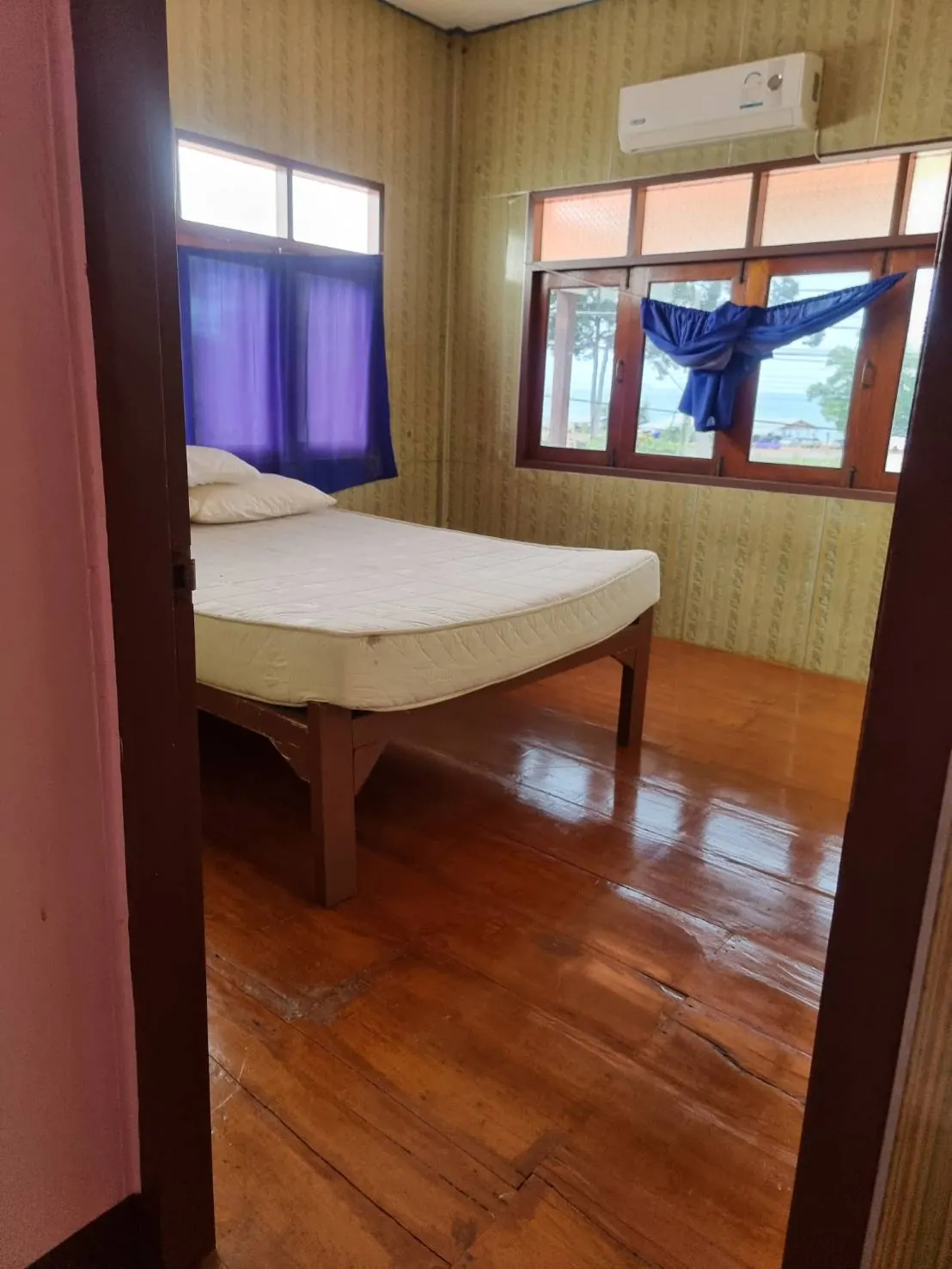 ขายที่ดินพร้อมรีสอร์ท 3 ชั้น ใกล้ทะเลระยอง เนื้อที่ 217 ตร.ว. ราคา 10 ล้านบาท