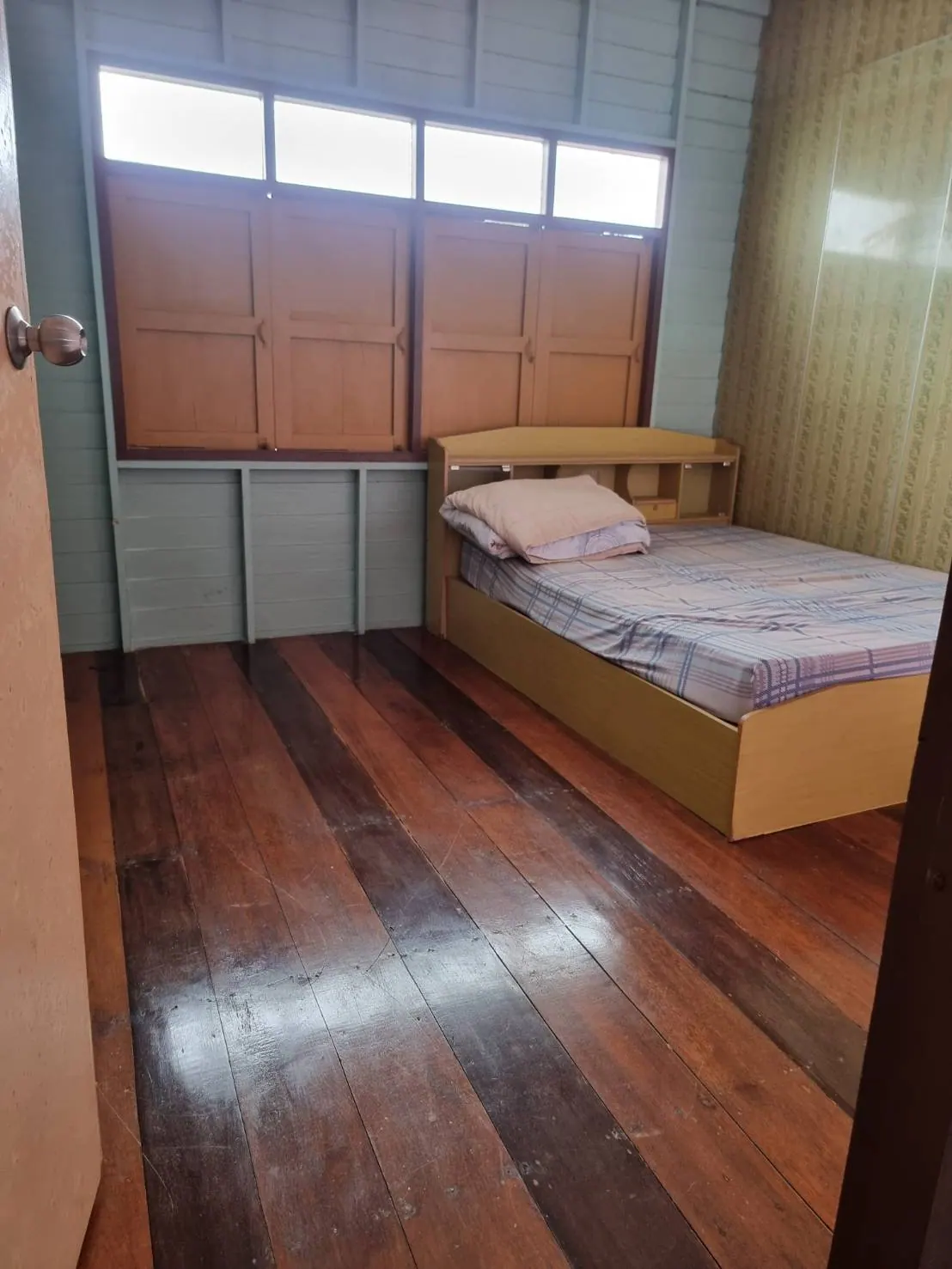 ขายที่ดินพร้อมรีสอร์ท 3 ชั้น ใกล้ทะเลระยอง เนื้อที่ 217 ตร.ว. ราคา 10 ล้านบาท