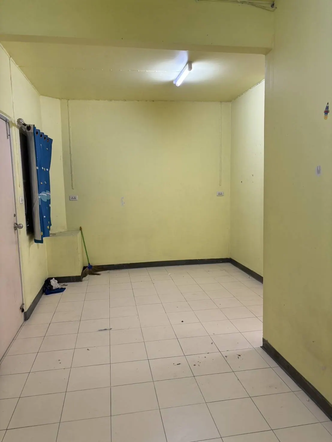 ขายห้องชุดเอื้ออาทร ปัญญารามอินทรา ชั้น 2 อาคาร 10 ขนาด 33 ตร.ม. ใกล้แฟชั่นฯ เพียง 540,000 บาท พร้อมอยู่
